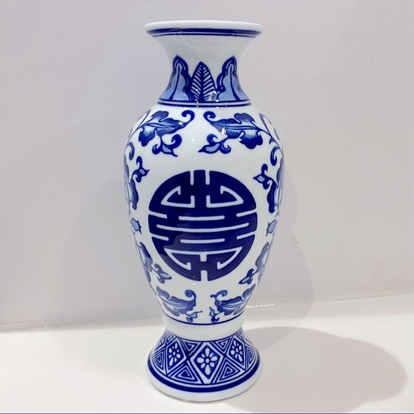 Bombay white & blue porcelain vase